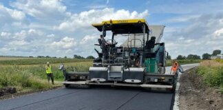 Правительство распределило 12 млрд гривен на ремонт дорог — Кулеба