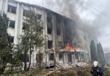 Дрон рф попал по зданию ТЦК в Сумах — в Сухопутных войсках рассказали детали