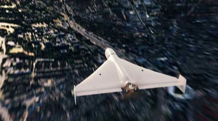 Атака рф на Киев: обломок дрона повредил стену торгового центра