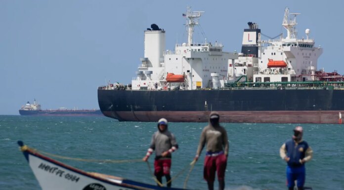 США ослабляют санкции против Венесуэлы в стремлении увеличить добычу нефти