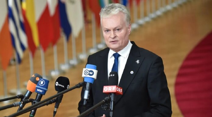 Науседа: ЕС должен включить "Росатом" и "Лукойл" в новый санкционный пакет