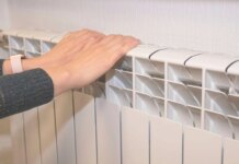 Украинцам не включили в платежки 36 млн грн за коммуналку из-за вражеских атак, в Киеве за тепло не начисляли вообще — Премьер