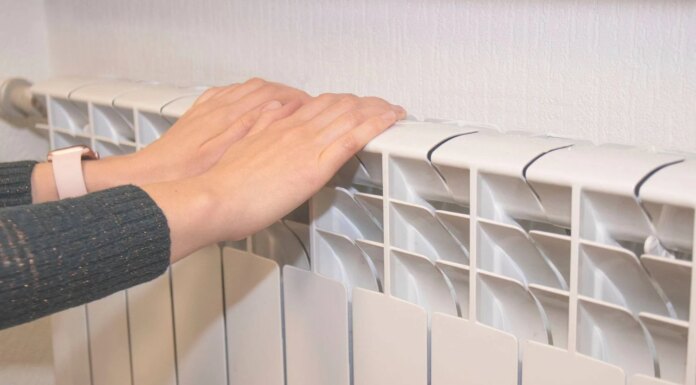 Украинцам не включили в платежки 36 млн грн за коммуналку из-за вражеских атак, в Киеве за тепло не начисляли вообще — Премьер