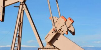 Нефть дешевеет на фоне обсуждения США и союзниками усилий по увеличению поставок и открытию Ормузского пролива