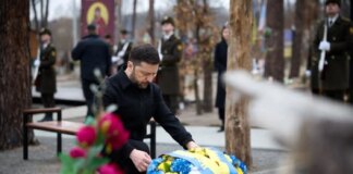 Зеленский почтил память воинов, погибших в битвах за Мощун