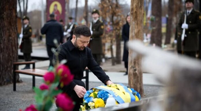 Зеленский почтил память воинов, погибших в битвах за Мощун