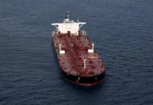 Зеленский: мы работаем над конфискацией нефти с судов теневого флота рф