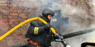 Дрон РФ атаковал больницу в Великом Бурлуке Харьковской области