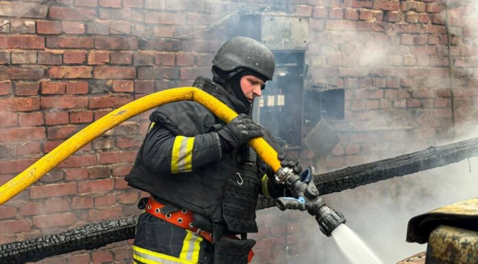 Дрон РФ атаковал больницу в Великом Бурлуке Харьковской области