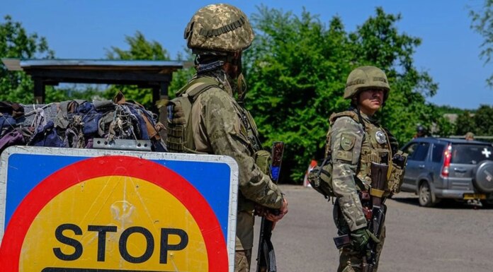 Оккупанты на Луганщине массово вручают мужчинам предписания на блокпостах — партизаны