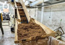 В Черновцах разоблачили крупнейшую подпольную фабрику сигарет с доходом в миллиард в месяц