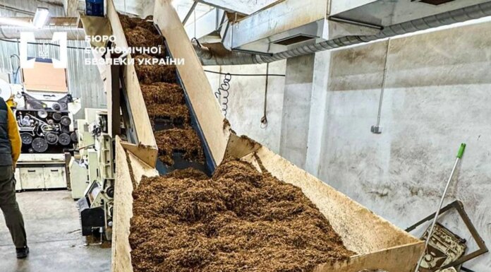 В Черновцах разоблачили крупнейшую подпольную фабрику сигарет с доходом в миллиард в месяц
