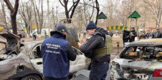 Прямо посреди дня во дворе многоэтажки — новые кадры с места удара рф в Харькове, где возросло число пострадавших