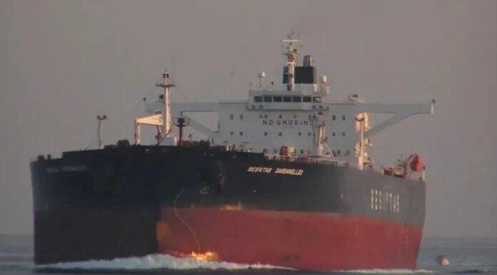 В Черном море поражен танкер, загруженный нефтью из россии — турецкий министр