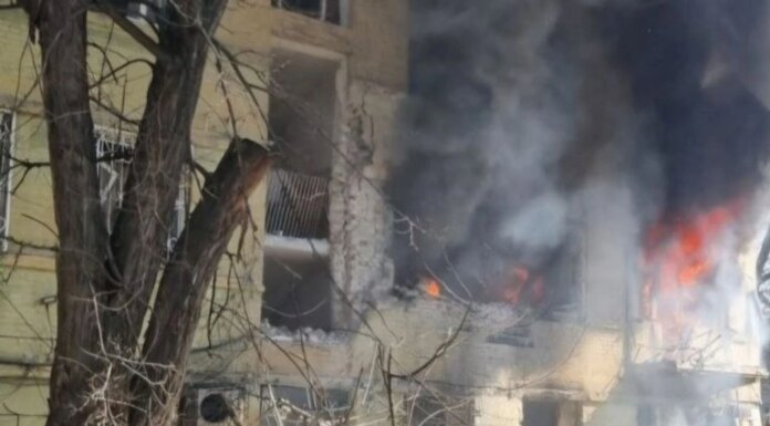 В Днепре российский «шахед» попал в многоэтажку, есть пострадавшие