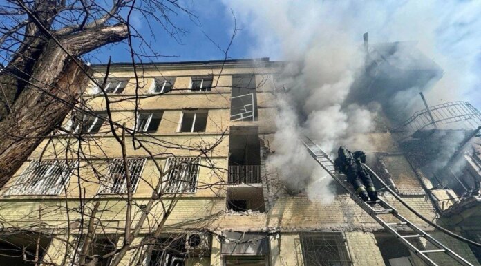 Атака рф на Днепр 26 марта — пострадали 5 человек, многоэтажку охватил огонь