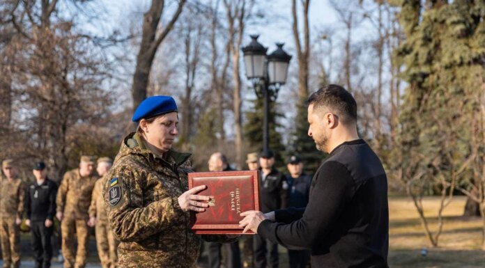 Звание Героя Украины впервые присвоили женщине-военнослужащей Нацгвардии Александре Давиденко