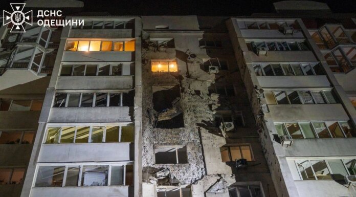 "Доказывает, что россия не хочет заканчивать войну": Зеленский отреагировал на атаку рф более 60 дронами на Одессу с роддомом