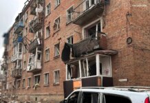 Оккупанты сбросили две авиабомбы на общежитие в Глухове, есть раненые