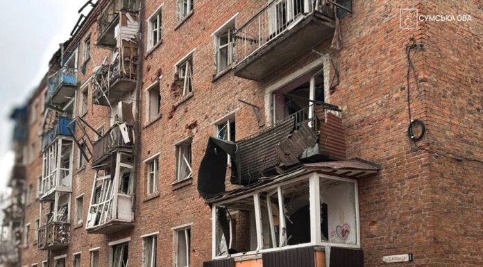 Оккупанты сбросили две авиабомбы на общежитие в Глухове, есть раненые