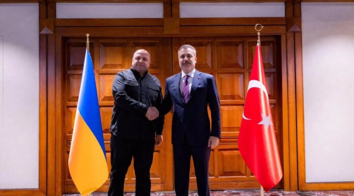 Умеров провел переговоры в Анкаре по безопасности и возвращению пленных