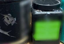 Одеситка перевозила наркотики у банках з-під спортивних добавок, — ФОТО