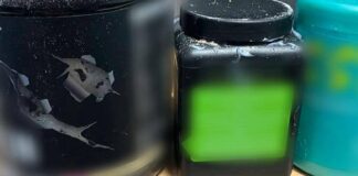 Одеситка перевозила наркотики у банках з-під спортивних добавок, — ФОТО