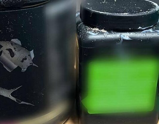 Одеситка перевозила наркотики у банках з-під спортивних добавок, — ФОТО