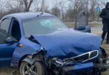 Лоб у лоб на дорозі Одещини: дві автівки зіткнулися, є поранені