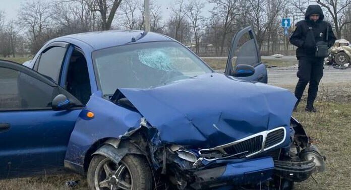 Лоб у лоб на дорозі Одещини: дві автівки зіткнулися, є поранені