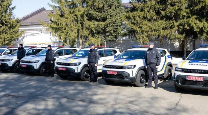 Поліція Одещини отримала нові Renault Duster для офіцерів громад