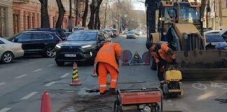 На вулиці Одеси вийшло 350 комунальників для приведення доріг у належний стан, — ФОТО