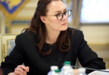 Понад семи тисяч комунальників отримають доплати за лютий і березень – прем’єр