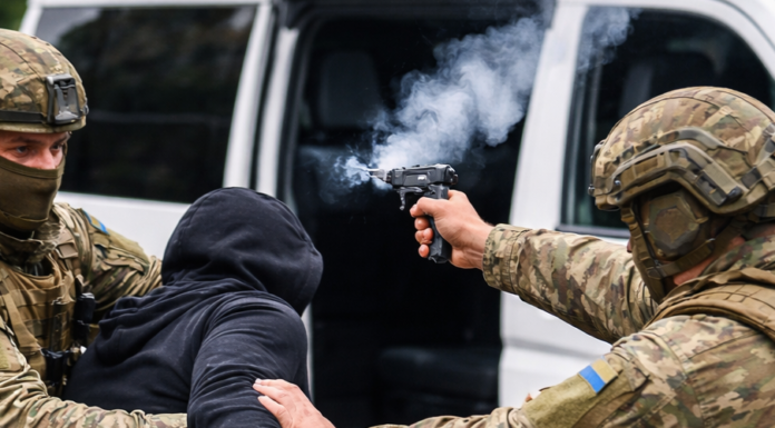 Стрілянина під час затримання в Одесі: ТЦК заявив про напад і постріл у повітря