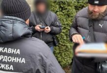 Втеча з Одеси за криптовалюту: правоохоронці викрили водіїв, які везли чоловіків до кордону, — ФОТО