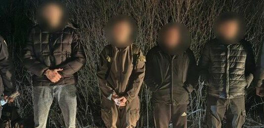 З Одеси до кордону: двоє молодиків допомагали чоловікам втекти з України