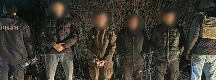 З Одеси до кордону: двоє молодиків допомагали чоловікам втекти з України