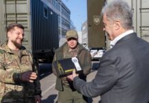 Порошенко передав техніку і дрони у 19 підрозділів Сил оборони