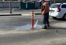 В Одесі триває ремонт доріг, які «зійшли» разом зі снігом, — ФОТО