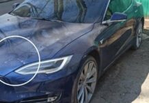 Одесит розтрощив капот чужої автівки камінням: деталі