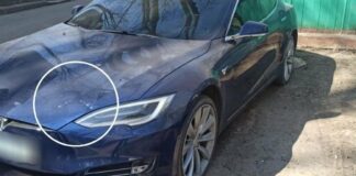 Одесит розтрощив капот чужої автівки камінням: деталі