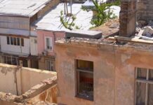 Будинок в Одесі, що часто потерпав від російських атак, відновлюють за завищеними цінами