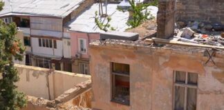 Будинок в Одесі, що часто потерпав від російських атак, відновлюють за завищеними цінами