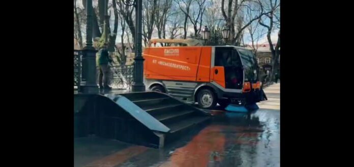 У міській раді показали, як «відмивають» Одесу після зими, — ВІДЕО