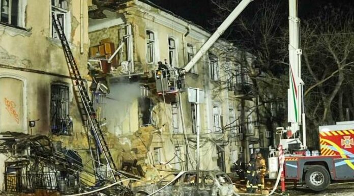 Одеса у вогні: зруйновані будинки, палаючі квартири і поранені після масового обстрілу, — ФОТО
