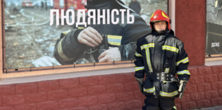 В Одесі на відкритому балконі багатоповерхівки застрягла дитина