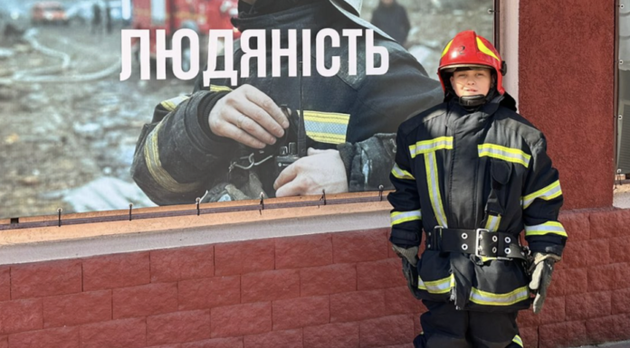 В Одесі на відкритому балконі багатоповерхівки застрягла дитина