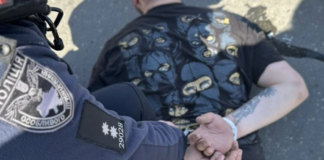 Стрілянина серед «білого дня»: в Одесі затримали чоловіка з гранатою, — ФОТО