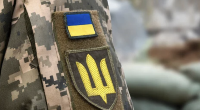 Напад на офіцера в Одесі: поранений у критичному стані, а натовп перешкоджав евакуації