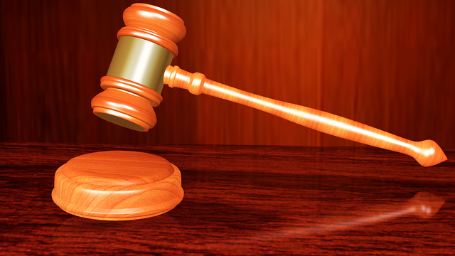 ДБР повідомило про підозру підприємцю на Рівненщині, що фінансував незаконний видобуток бурштину